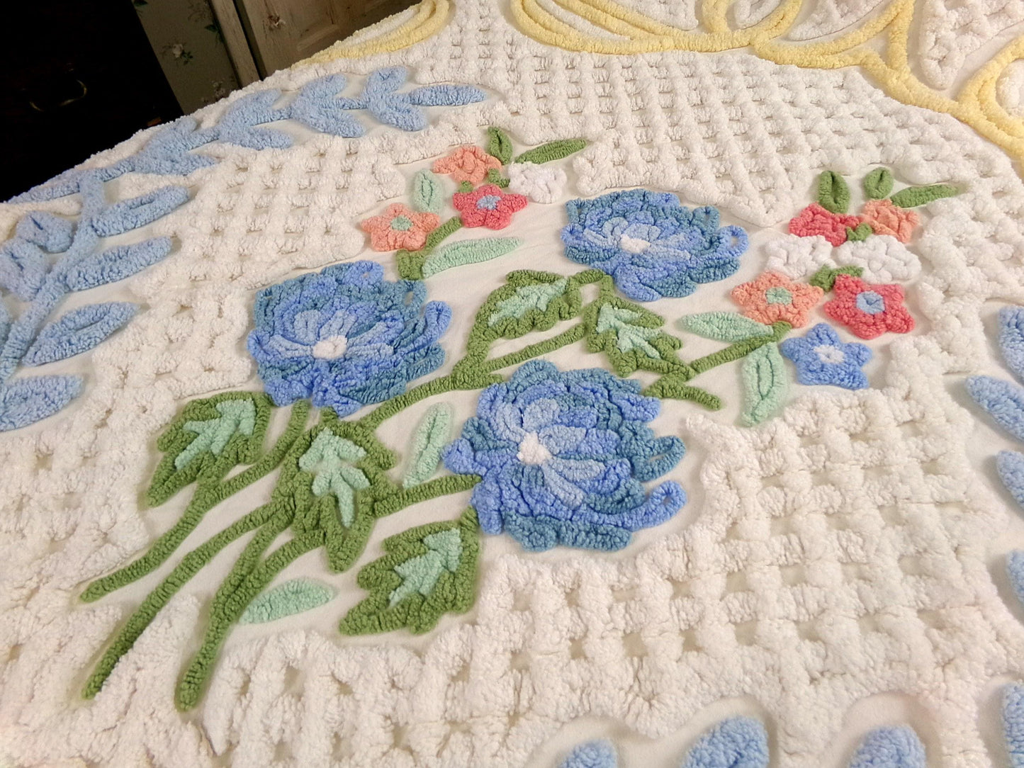 Vintage 1950s Buttercream Floral Chenille Bedspread Heavyweight, Full Size Boxed Fitted Design