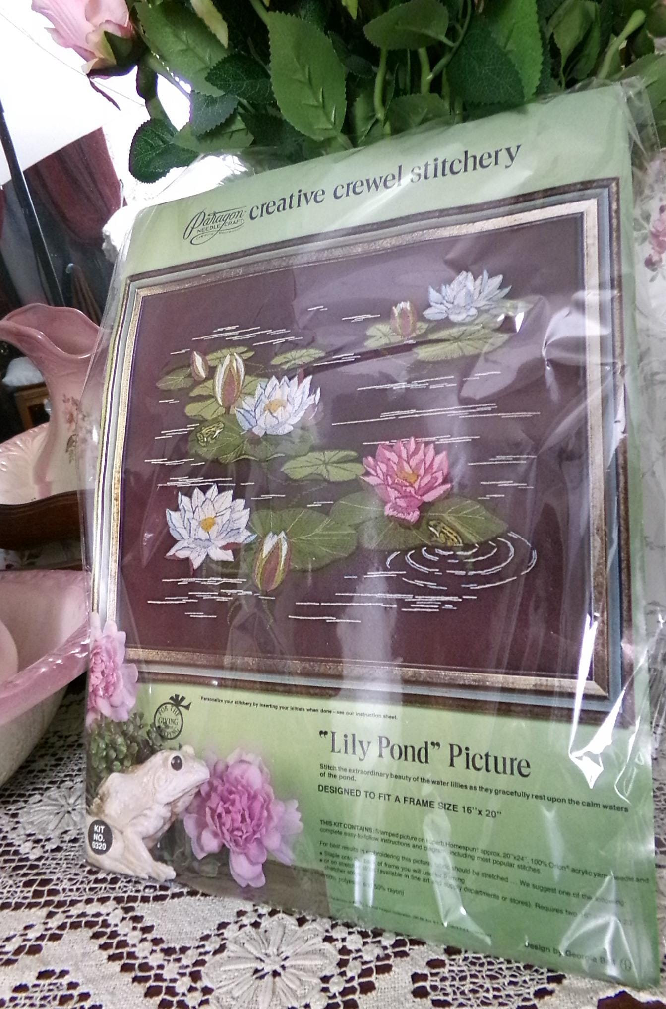 LILY POND Vintage CREWEL Embroidery Kit, Paragon Stitchery #0320, Water Lilies & Frogs