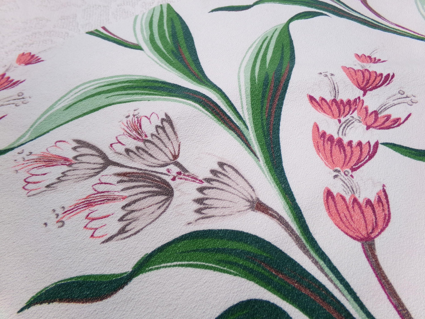 BOTANICAL Barkcloth Vintage Fabric, Tropical Leafy Florals on White, 1940s sewing material, 19" x 29"