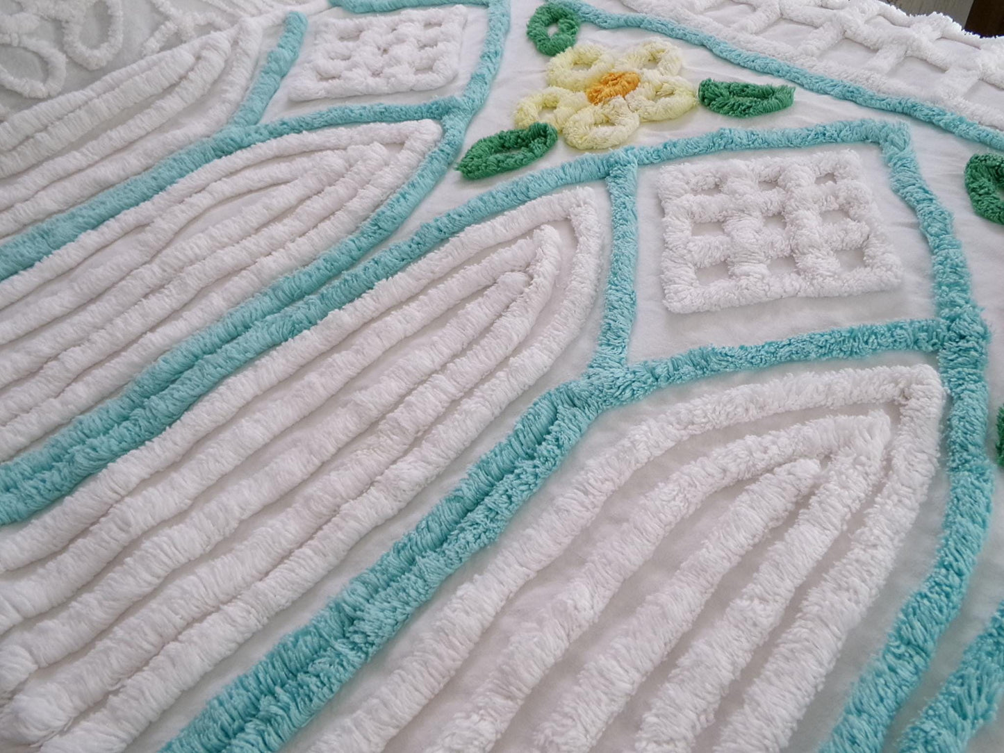Plush White Vintage Chenille Fabric Cathedral Floral Design 20x24"