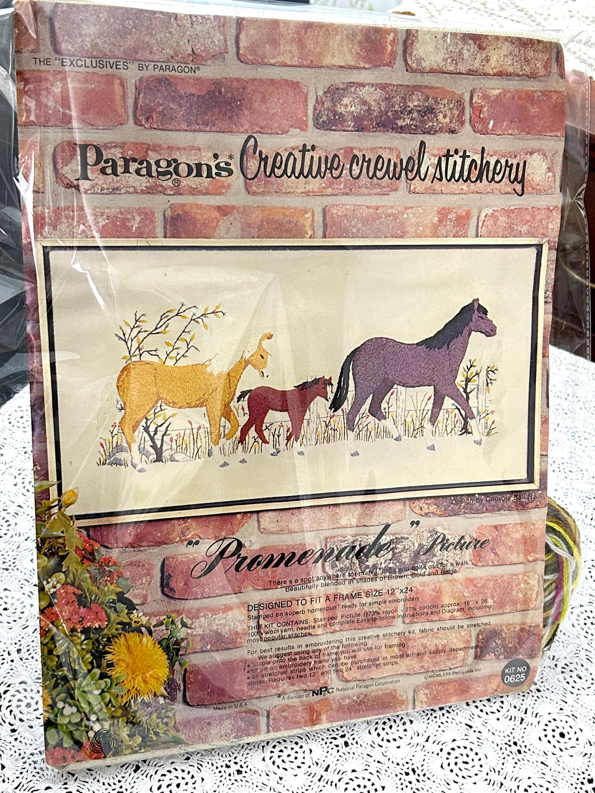 PROMENADE Crewel Stitchery Kit Horse Family Vintage Paragon 0625 Embroidery
