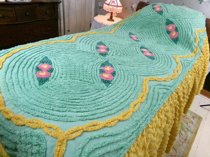 glowing gold & green chenille bedspread with pink roses, attached ruffle skirt sides, twin size vintage cottage style bedding
