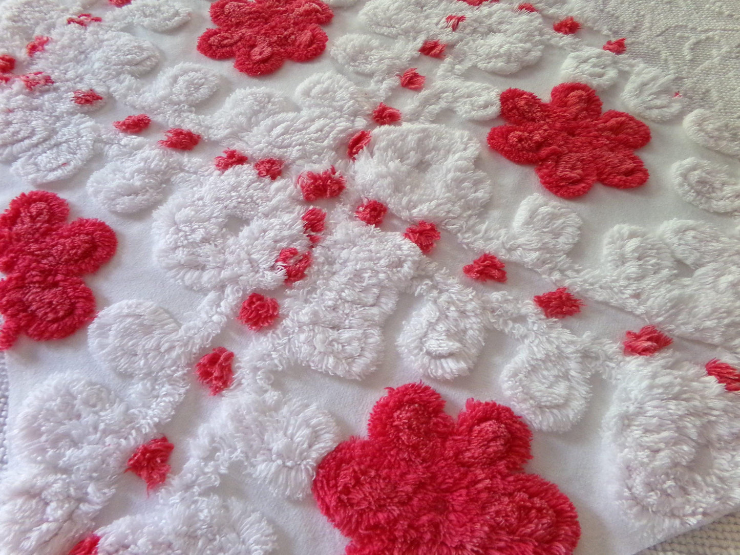 Roses in Snow Vintage Chenille Fabric, Red & White Plush Swirl 18" x 21" Inch Piece