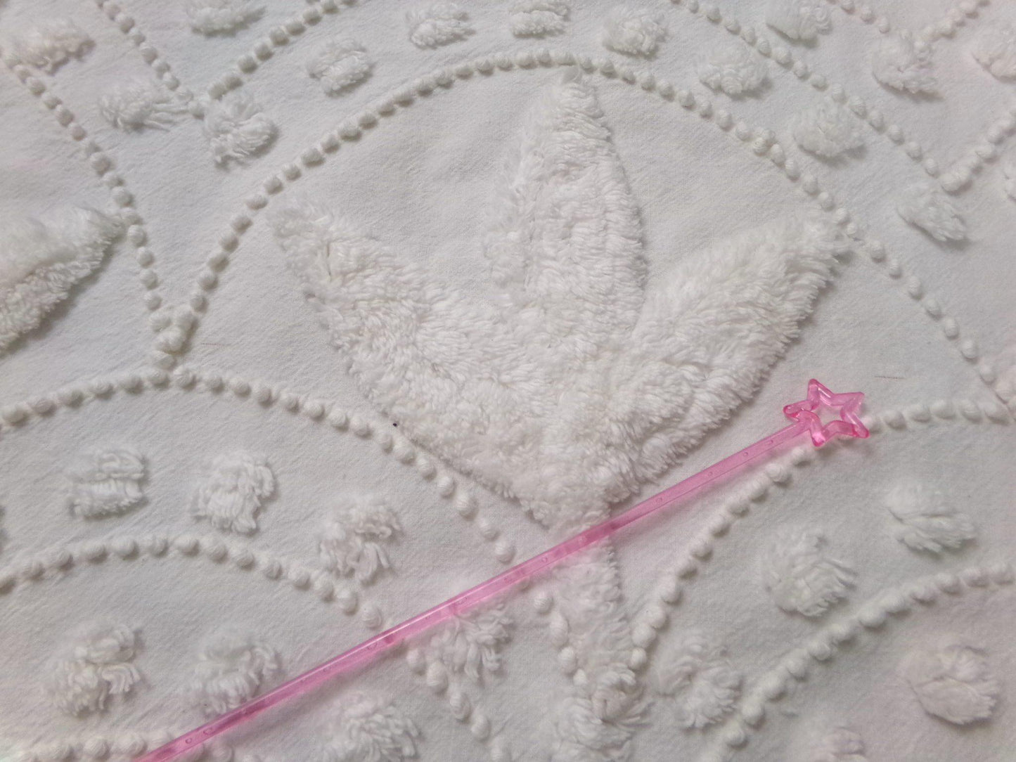 Vintage Chenille Fabric Dimensional Scallop Fan Leaf Design 22x23"