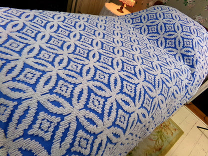 coastal cottage blue vintage chenille bedspread, cobalt & white geometric design, 100% cotton twin size summer coverlet with fringe