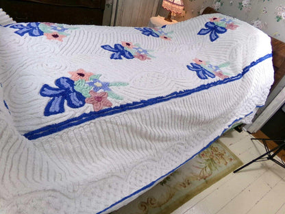 Charming Vintage Chenille Bedspread Plush Bow Flower Bouquets, Twin Size White Cotton Bedding